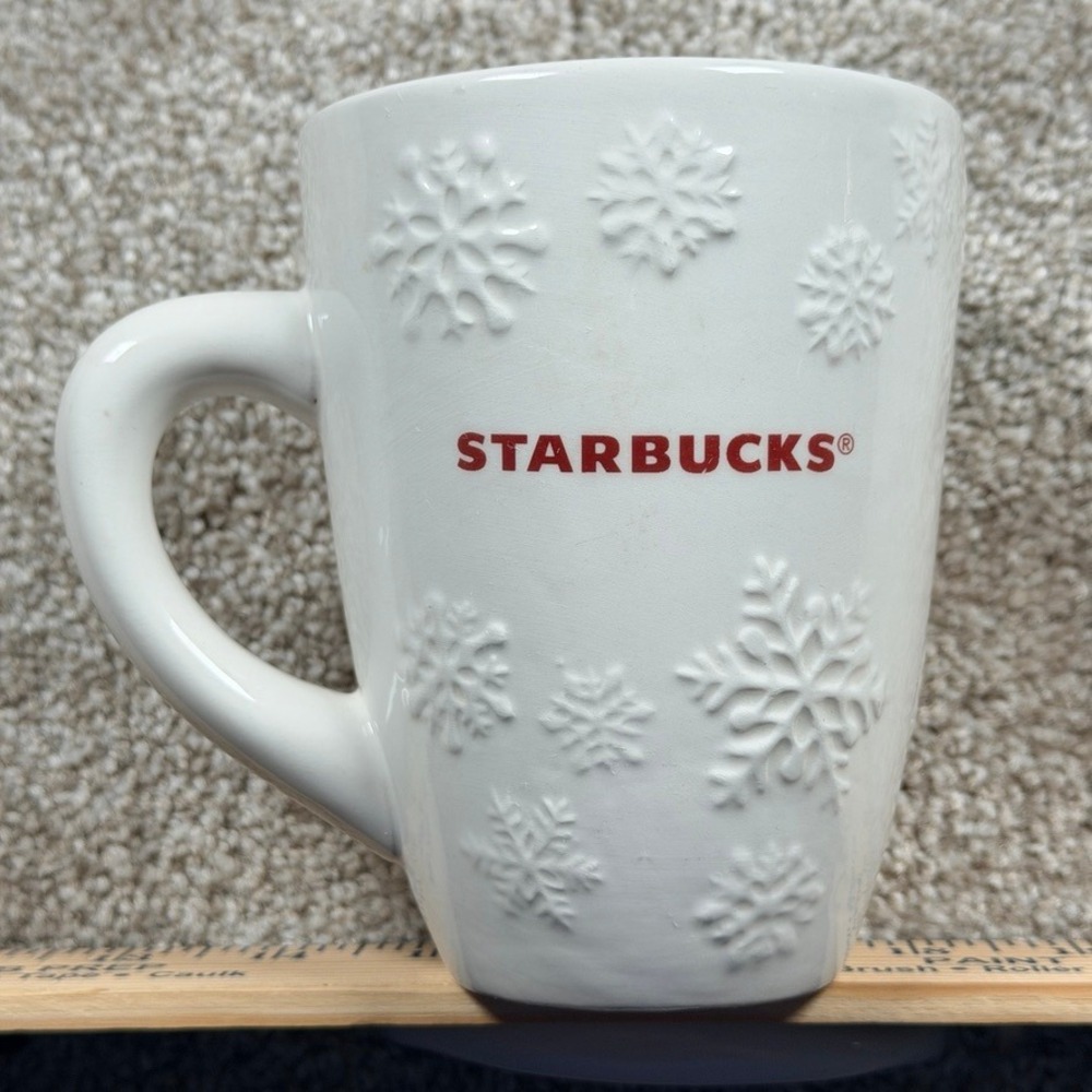 Starbucks 2010 Holiday White Embossed Snowflake Ceramic Coffee Mug 14oz